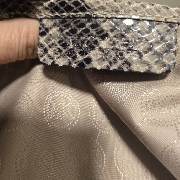 BRAND NEW MICHAEL KORS Leather Satchel - Picture 10 of 10